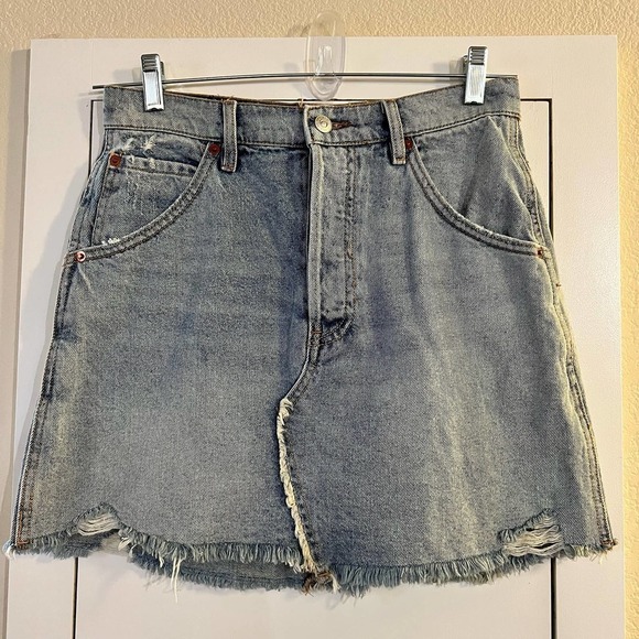 We The Free Distressed Mini Denim Skirt Size 27 - Picture 1 of 4